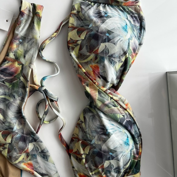 Beautiful brand new bikini - Picture 4 of 5